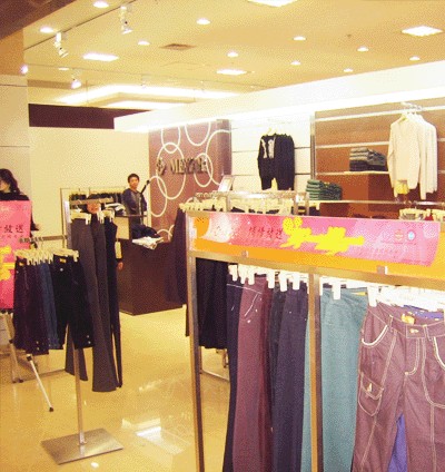 美卡拉女装店铺展示