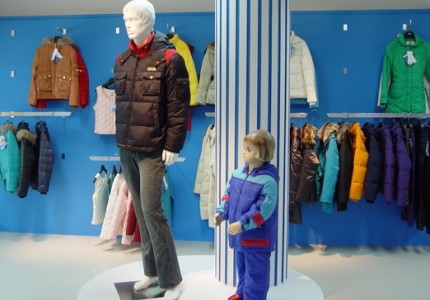 北天鹅羽绒服店铺展示