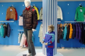 北天鹅羽绒服店铺