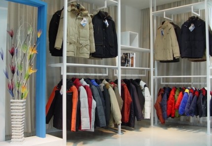 北天鹅羽绒服店铺展示
