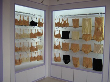 欧珀莱内衣店铺展示