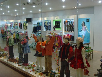 稚骅童装店铺形象