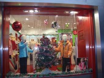 蓝眼精灵童装店铺展示