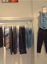 艾蒂丽尔女装店铺展示