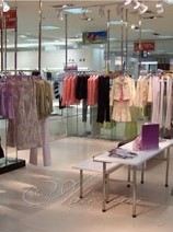 艾蒂丽尔女装店铺展示