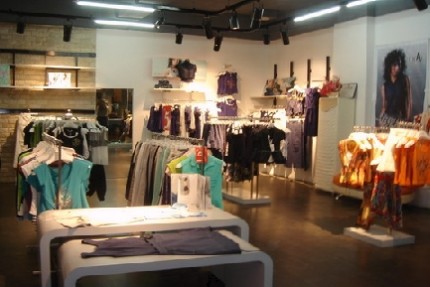 艾莱依羽绒服店铺展示