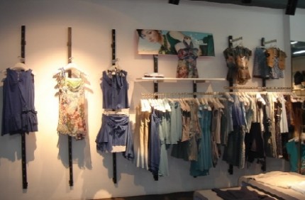 艾莱依羽绒服店铺展示