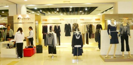 衡韵女装店铺展示