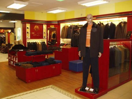 雷蒙坚尼休闲装店铺形象