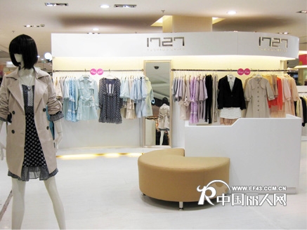 1727女装店铺展示
