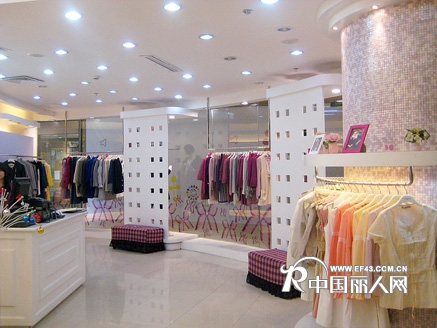1727女装店铺展示