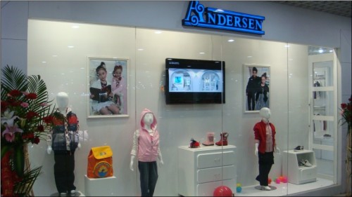 安徒生儿童世界童装店铺展示