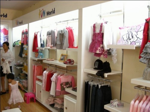 凡兜童装店铺展示