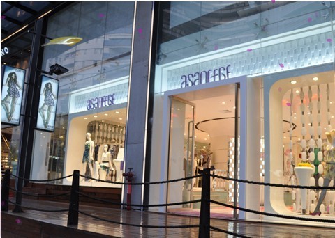 雅轩菲格女装店铺展示