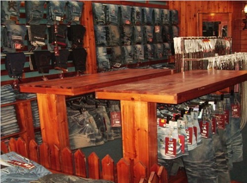 迈卡伦牛仔店铺展示