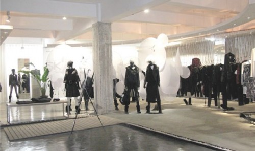 海阔天空女装店铺形象