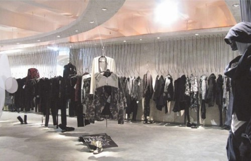 海阔天空女装店铺形象