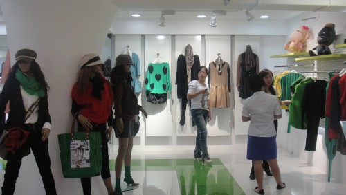 玲珑格格女装店铺展示