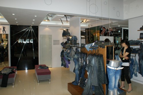 ALEEZON牛仔店铺展示