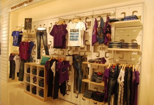 Q之一族女装店铺形象