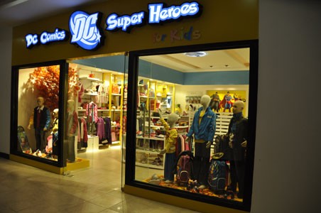 超人童装店铺展示