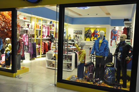 超人童装店铺展示