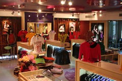 诗为思女装店铺展示