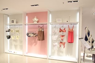 依纷内衣店铺展示