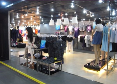 奥伦提女装店铺展示