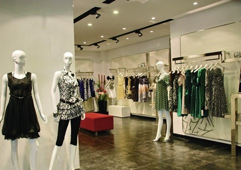 凯迪·米拉女装店铺展示