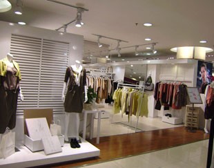 序言女装店铺展示
