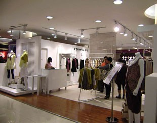 序言女装店铺展示