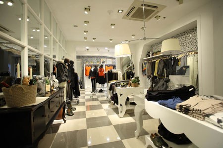 太平鸟女装店铺展示