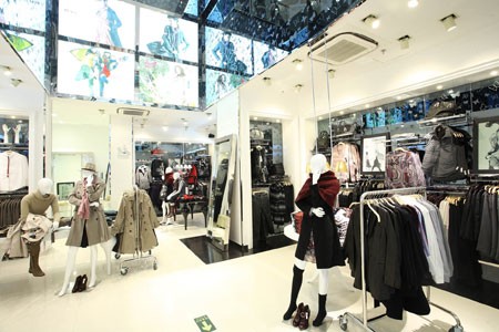 太平鸟女装店铺展示