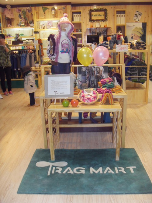 爱佳乐童装店铺展示