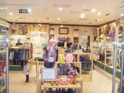 爱佳乐童装店铺展示