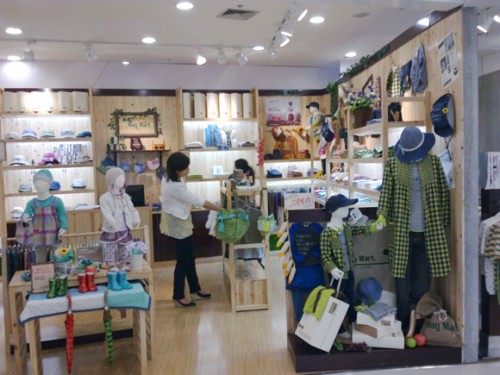 爱佳乐童装店铺展示