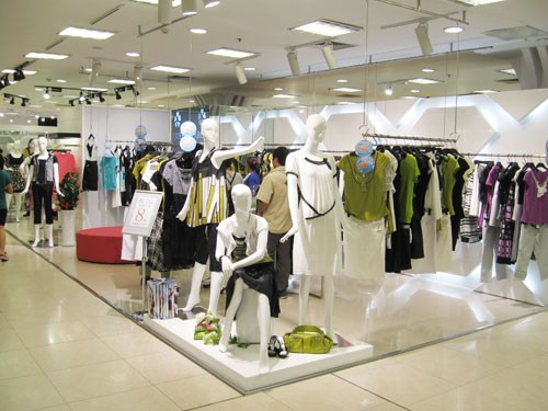 裙皇可人儿女装店铺展示