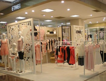 衣臣女装店铺展示