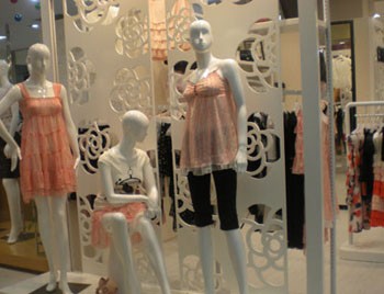 衣臣女装店铺展示