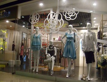 衣臣女装店铺展示