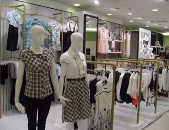 衣臣女装店铺展示