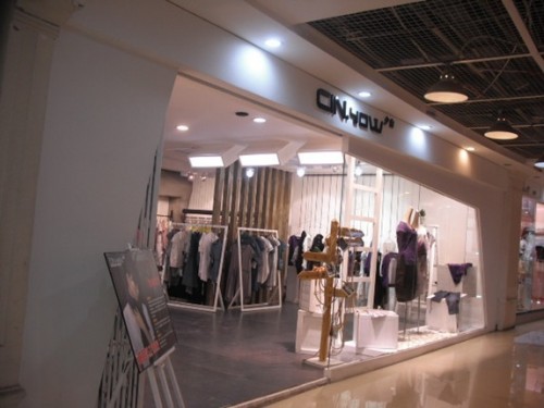 夕由女装店铺展示