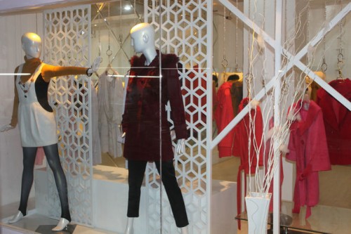 裁云缝月女装店铺形象