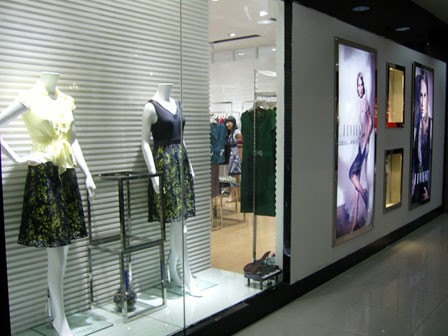 佛尼亚女装店铺形象