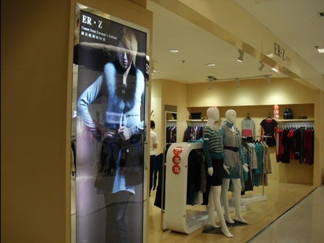 卓依尔女装店铺展示