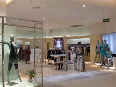 卓依尔女装店铺展示