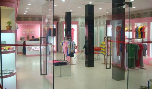 维莎尼雅休闲装店铺展示