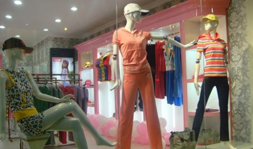 维莎尼雅休闲装店铺展示