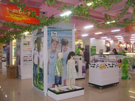 小毛虫童装店铺形象